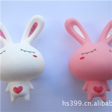 爱心兔吸盘公仔眯眼兔手机美容贴钻素材贴钻材料汽车装饰品玩具