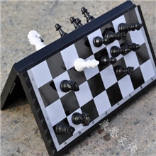 厂家直销正版先行者中号棋子磁性便携式折叠桌树脂国际象棋