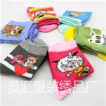 秋冬爆款地摊热卖中码3-6岁可爱儿童卡通涤棉袜子批发厂家直销