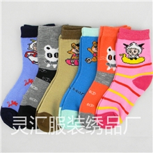 冬季地摊热卖男女儿童装袜子批发卡通袜中筒棉袜批发6-10岁