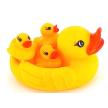 一大三小捏捏响宝宝游泳戏水鸭叫叫小鸭婴幼儿洗澡玩具