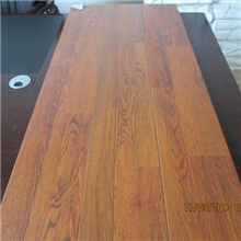 厂家优惠直供与实木逼真的强化地板