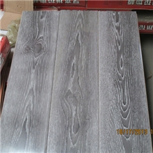 厂家大让利给直接消费者，15毫米加厚的仿实木地板