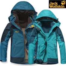 一件代发冲锋衣男女两件套三合一户外野营情侣款防水登山服