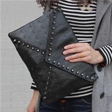 2013秋季新款女士包骷髅头铆钉复古信封包斜挎单肩包女邮差包