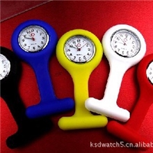 时尚多彩护士表多色硅胶成人手表女士休闲手表厂家直销批发