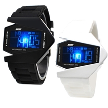 时刻美0817个性创意飞机男士防水LED男女电子表学生果冻复古男表