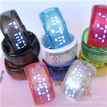 韩版休闲时尚LED女士手镯手表，高亮LED腕表，礼品广告促销手表！