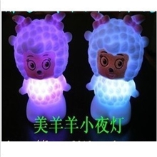 美羊羊七彩led小夜灯发光玩具批发地摊夜市热卖卡通创意小灯饰