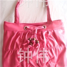 阿里巴巴女包批发网秋冬摆地摊什么好流行