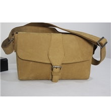 土黄色斜跨包厂家批发疯马牛皮男款包包时尚新颖男款