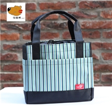 【品牌货源】乌暗熊时尚方形条纹绿色抽绳便当包小拎包批发