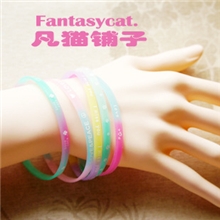 日本原宿系甜美彩色荧光色夜光款软橡胶手链手镯出口