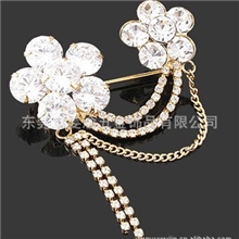 厂家直销韩版梅花胸花，花瓣胸针，镶钻胸针，流梳胸针，衣饰