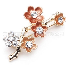厂家直销精美梅花胸梅花服饰配饰合金胸针女士饰品精品