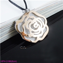 【厂家直销】不锈钢首饰玫瑰花毛衣吊坠冬季热销热爆款