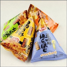 厂家直销膨化休闲零食牛排味快乐锅巴香脆可口锅巴【批发】