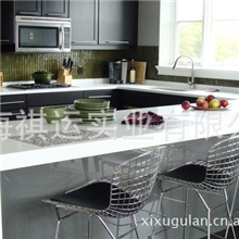 厨房人造石台面，餐厅吧台