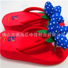 2012引领潮流新款高跟人字拖鞋草莓拖鞋松糕底坡跟拖鞋批发订