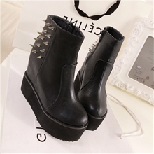 厂家批发13新款个性铆钉厚底女靴松糕底短靴舒防水台内增高女鞋