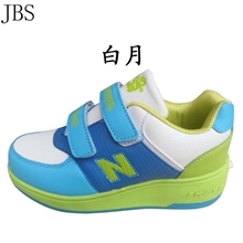 大量库存鞋批发新款内销童鞋自动款单轮暴走鞋批发B003白月