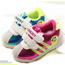 淘宝爆款可爱亮色宝宝运动鞋童运动鞋22-26吗