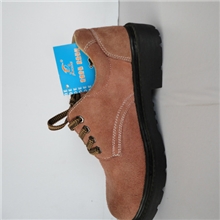 厂家直销。红棕反绒牛皮劳保鞋，中帮电焊防护鞋，绝缘鞋