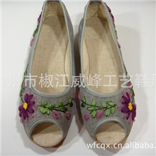 厂家直接供货2013年鱼嘴女式单鞋精美手工女式绣花鞋