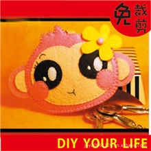 【金涵】704免剪裁diy不织布材料包批发嘻哈猴妹妹钥匙包钥匙套