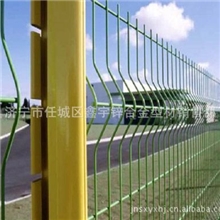 批量供应高速公路护栏，坚固，美观