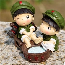 革命爱情给老婆洗脚结婚婚庆娃娃礼品礼物工艺品摆件9347