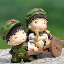 大禹革命爱情摆件批发树脂工艺品正版拉车摆件正版红军娃娃9349