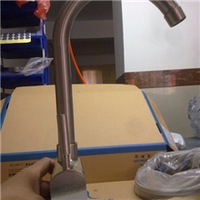 水暖五金厂家直销拉丝扁三通，菜盆龙头，厨房龙头