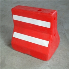 批发水马/护栏等交通设备及交通设施