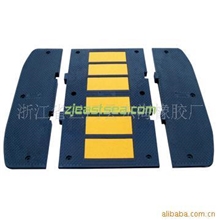 生产供应线槽减速带交通设施减速带减速垫减震板