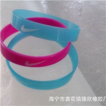 【厂家专业定制】硅胶手环夜光丝网印刷硅胶手环耐克手环现货