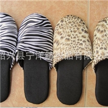 绍兴批发有光无捻豹纹色丁印花面里布拖鞋面料包包首选面料