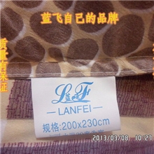 厂家直销压格钻石绒双接式床罩火爆销售中