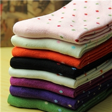 义乌袜子批发城秋冬季波点提花女士中筒棉袜优质透气防臭女袜子