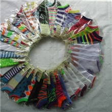 纯棉袜子、袜子批发、外贸袜子批发城、杂款杂色女船袜子、地摊袜