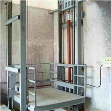 生产销售轨式升降机导轨式升降平台移动式升降机施工升降机