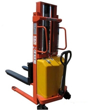 大量供应CTD1.5T/2.5M半电动堆高车/电动叉车/全电动堆高车