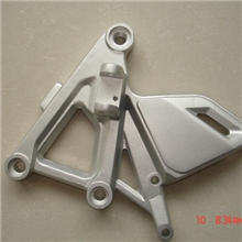 批发供应钱江600摩托车铝锻前脚蹬支架/OEM