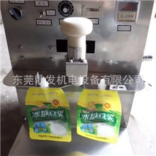 优质自动吸嘴袋灌装旋盖机,自动自立袋灌装旋盖机生产厂家