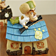 房顶上的光头强存钱罐，熊出没储蓄罐，润婷生日礼品加盟，0067