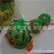 供应电动万向音乐灯光西瓜玩具卡通趣味玩具可爱一拖二西瓜