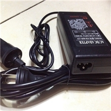 车载电源转换器220V转12V8A96W汽车点烟器插座适配器变压器