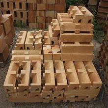 大量回收各窖炉拆卸后废旧耐火材料，耐火砖，高铝砖等