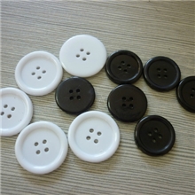 厂家供应黑白色四眼细边塑料扣树脂扣可爱童装扣可染色