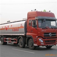 供应东风天龙三轴（前四后四）型运油车